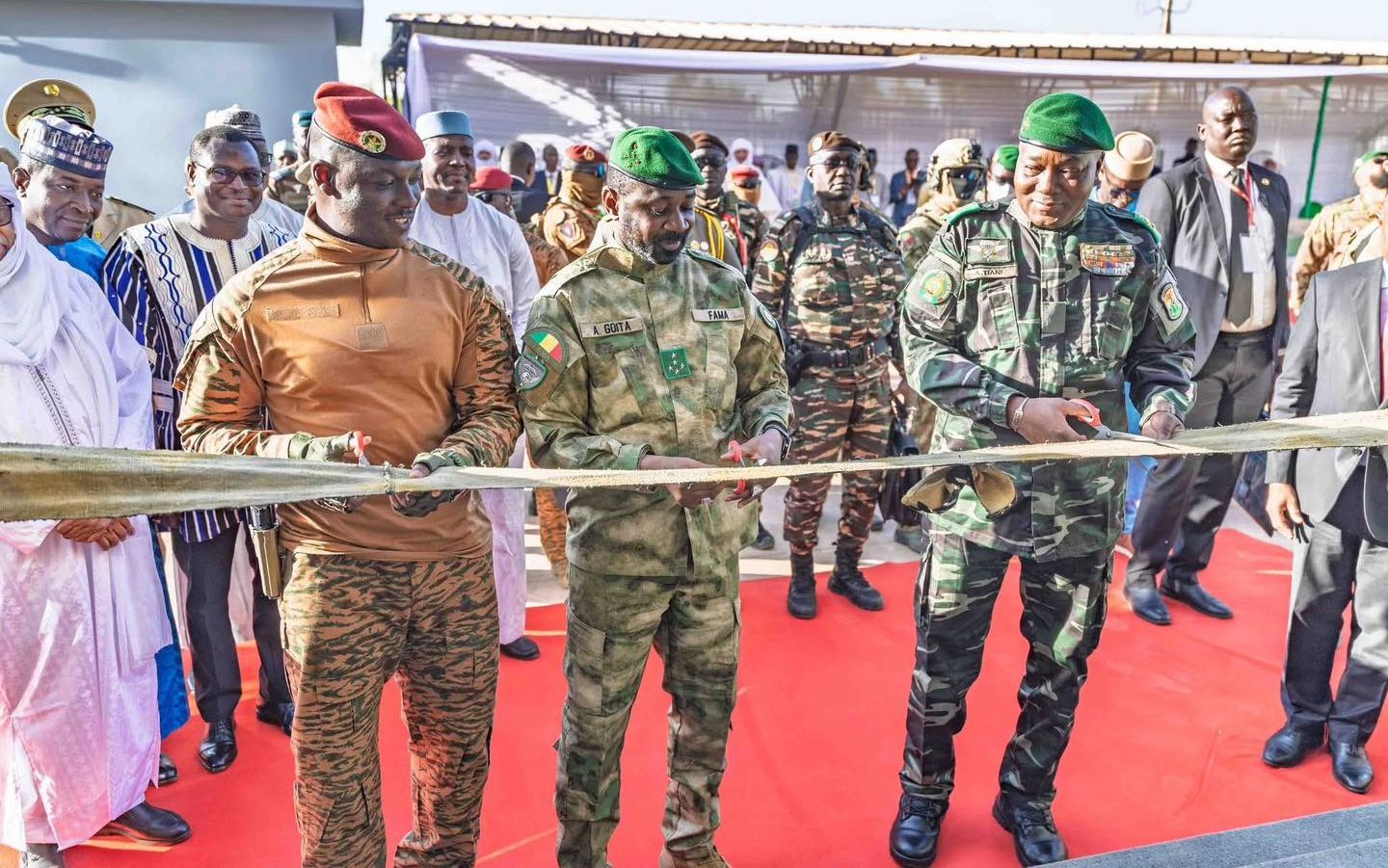 aes banque confederale et television regionale inaugurees lors de la 2e session du college des chefs detat