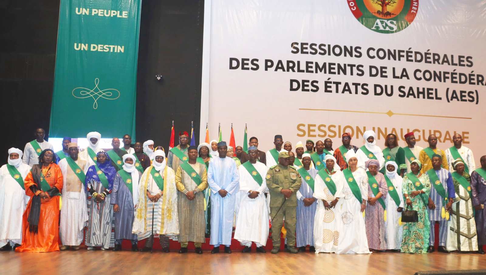 aes le burkina faso le mali et le niger installent leur parlement confederal