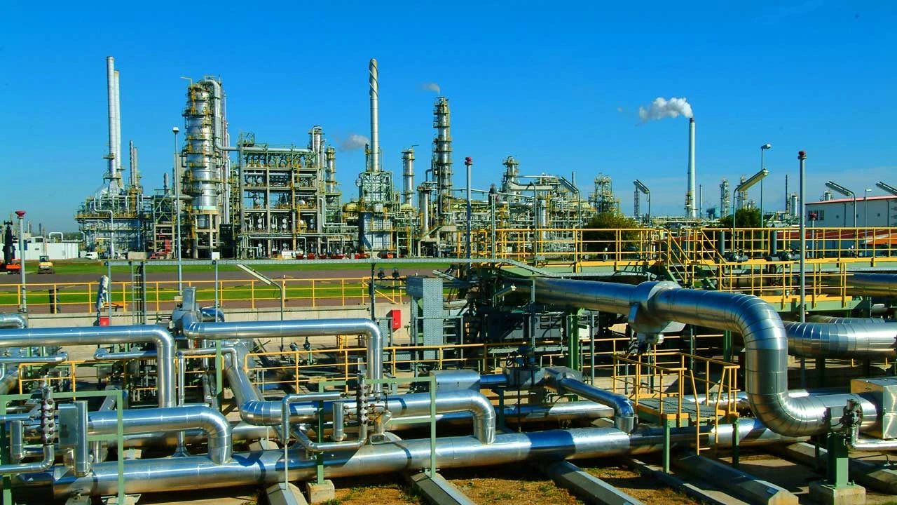 complexe petrochimique de dosso il faut hater le processus de construction de la raffinerie
