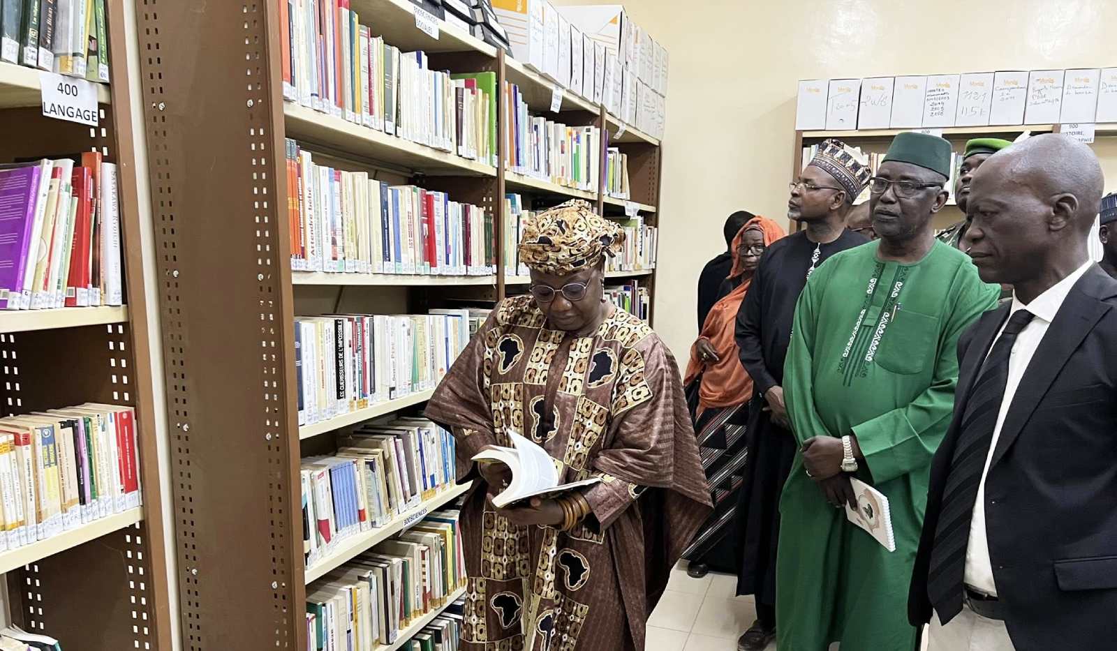 education au niger la ministre elisabeth sherif inspecte la daid rp et renforce la distribution des fournitures scolaires 1