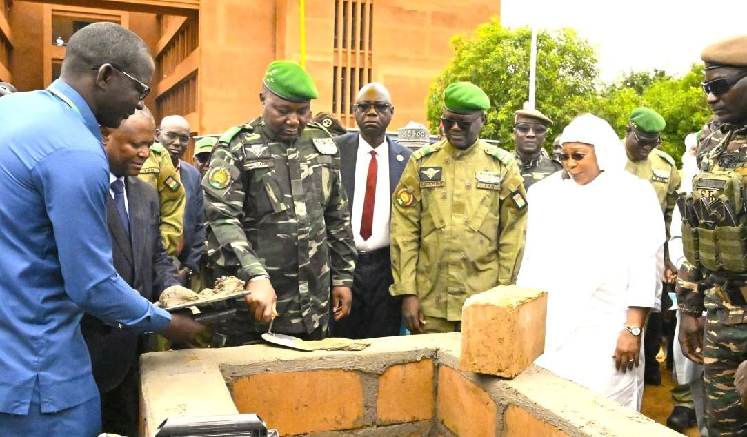 pose de la premiere pierre de lunite tep scan le niger franchit un cap dans la lutte contre le cancer
