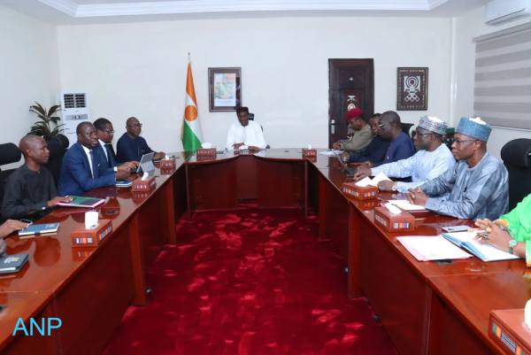 audience au cabinet du premier ministre une delegation de la boad recue a niamey
