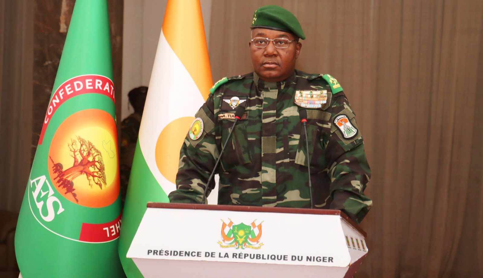 adresse a la nation a loccasion de la celebration du premier anniversaire de ladoption de la charte de la refondation.jpg