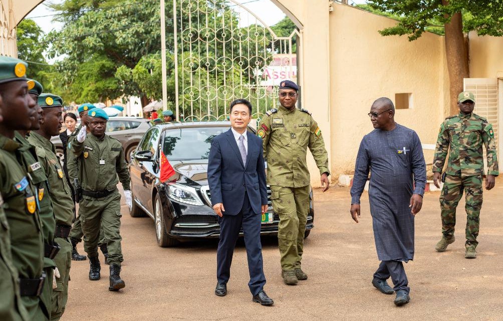 cooperation sino nigerienne lambassadeur de chine recu par ladministrateur delegue de niamey
