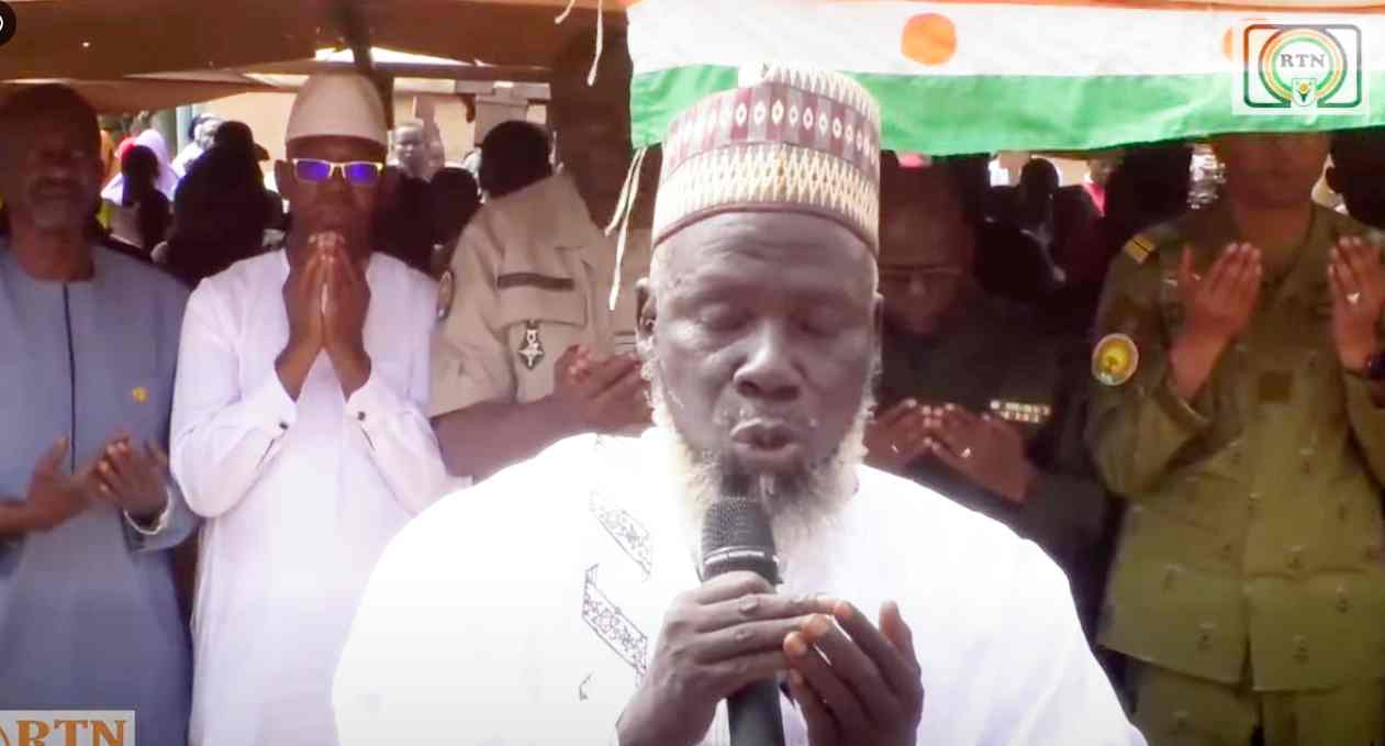 foi vigilance et patriotisme la grande priere collective de niamey pour la protection du niger