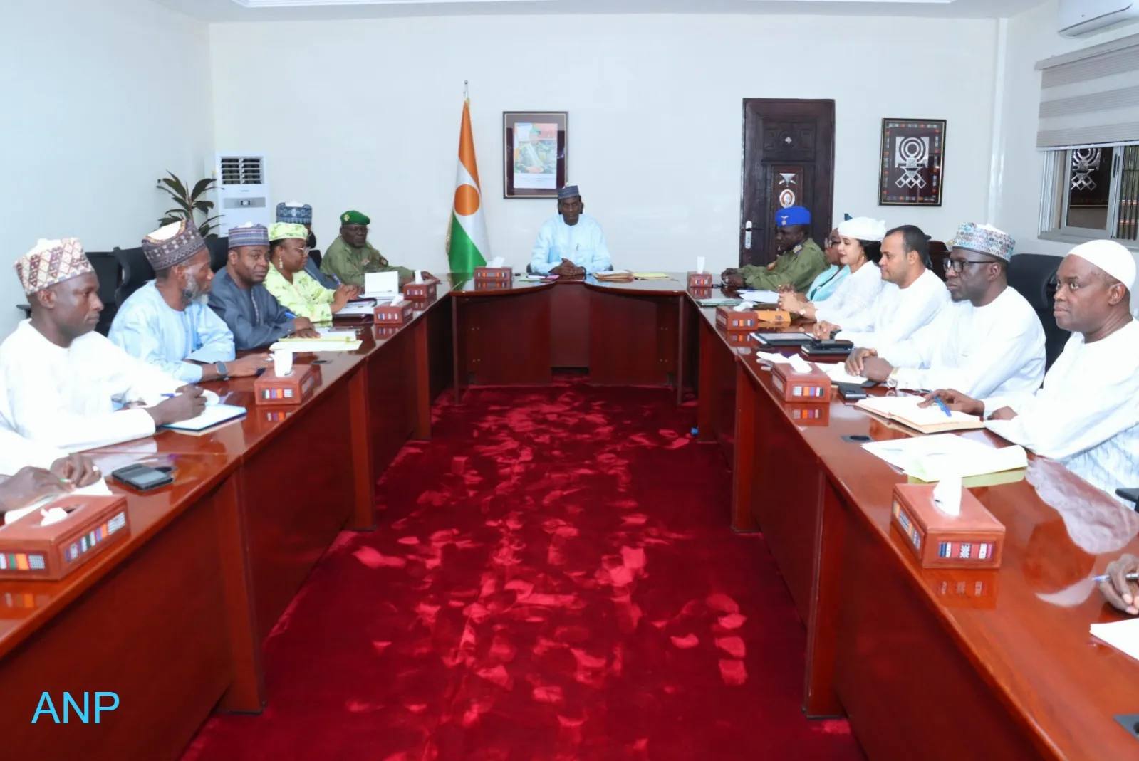 inondations au niger le premier ministre ali mahaman lamine zeine convoque une reunion durgence pour organiser la riposte