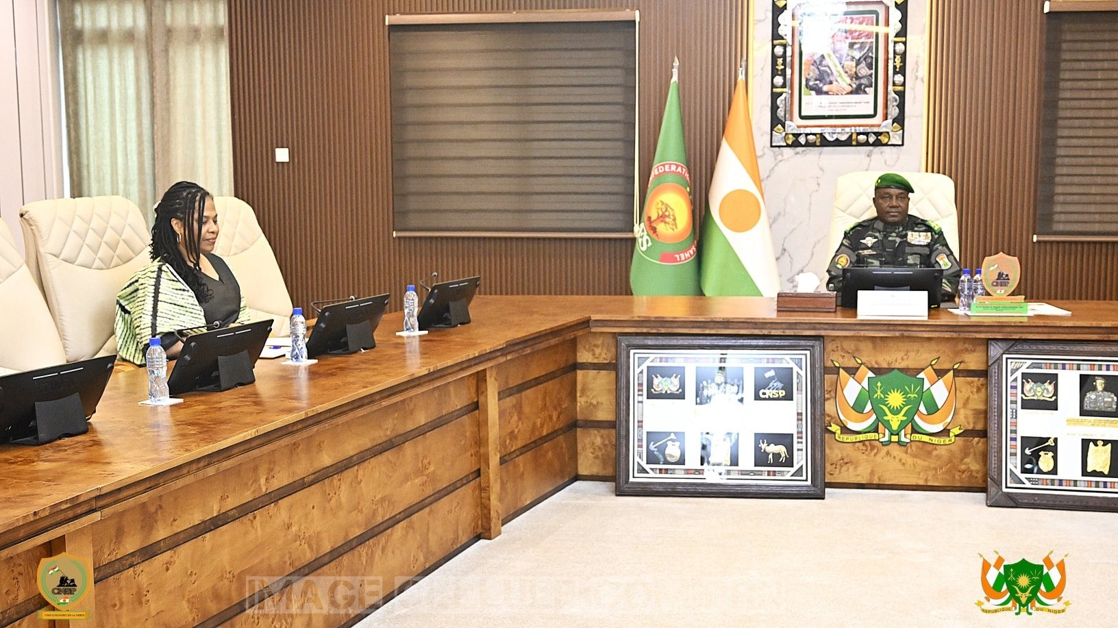 niamey le president tiani recoit la figure du panafricanisme nathalie yamb