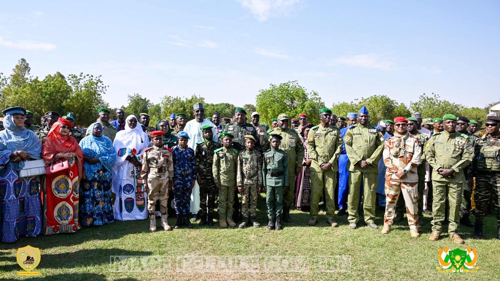 niger au camp bagaji le president tiani rend hommage aux familles des forces de defense et de securite