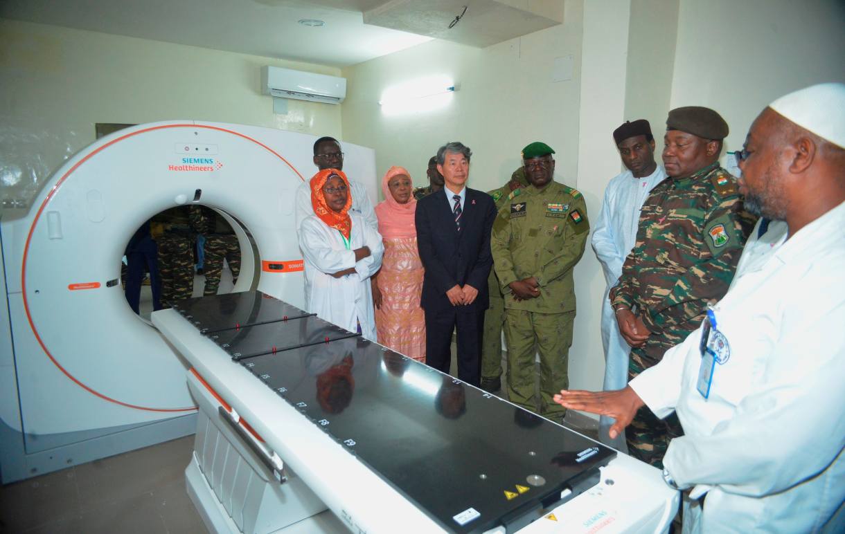 niger inauguration du centre de traitement du cancer par radiotherapie.jpg