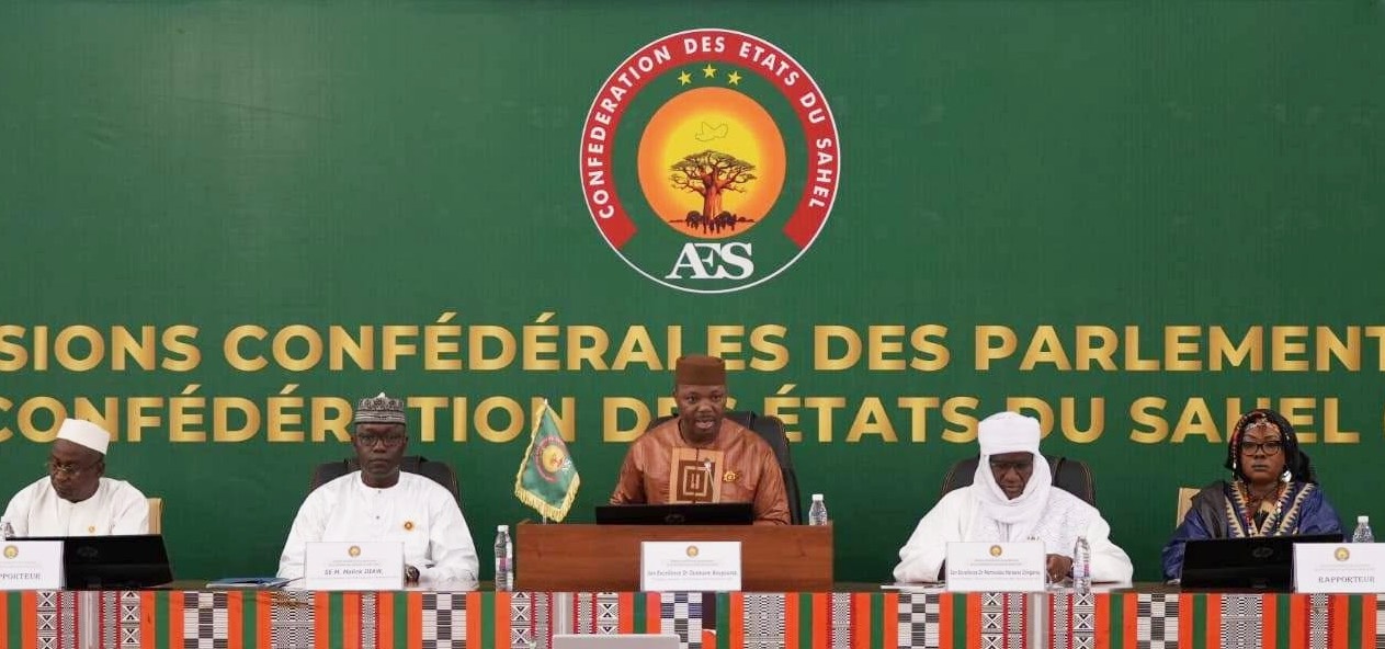 niger le parlement confederal de laes examine securite diplomatie et developpement