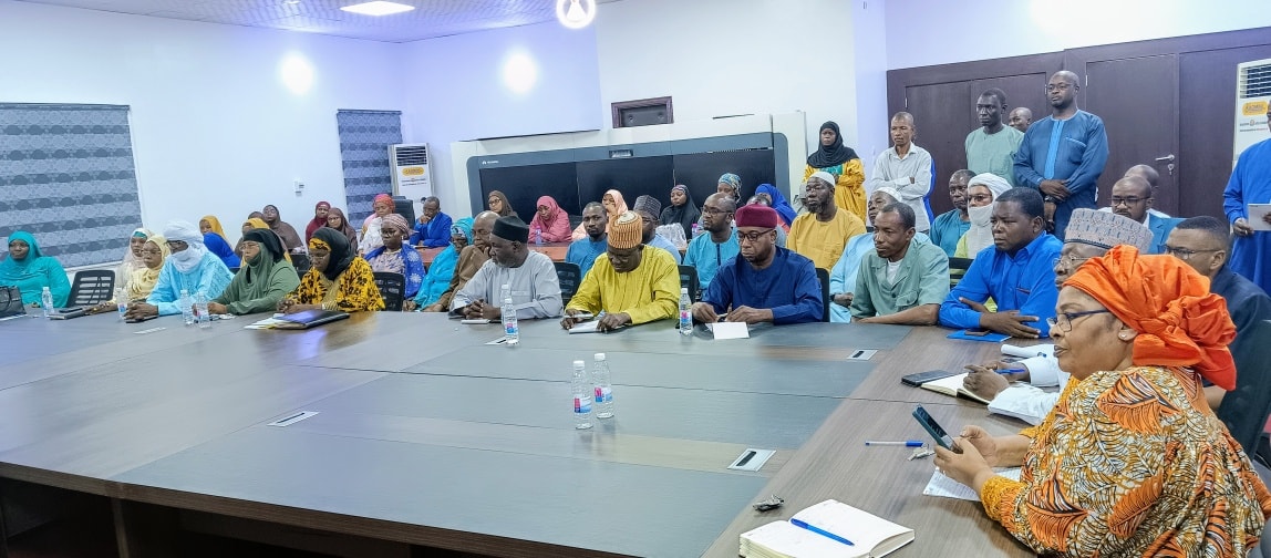 rencontre de prise de contact le ministre de la communication trace les bases dune collaboration efficace