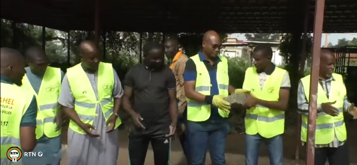 niger des paves citoyens pour reconstruire les villes et refonder lesprit collectif