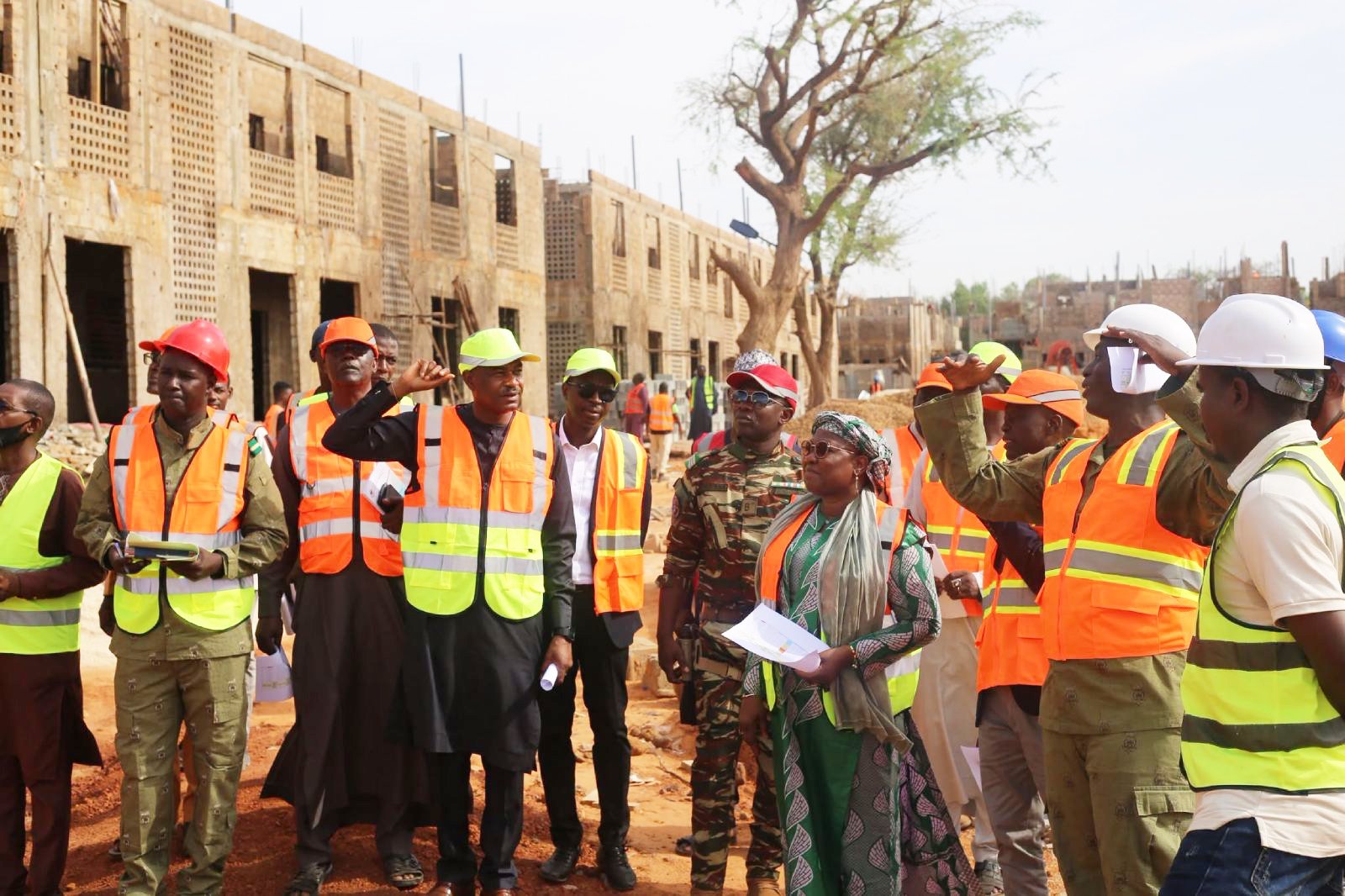 college scientifique de niamey la ministre de leducation suit lavancement des travaux